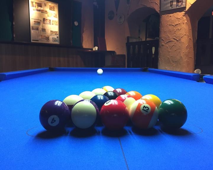 Billard-Cafe College